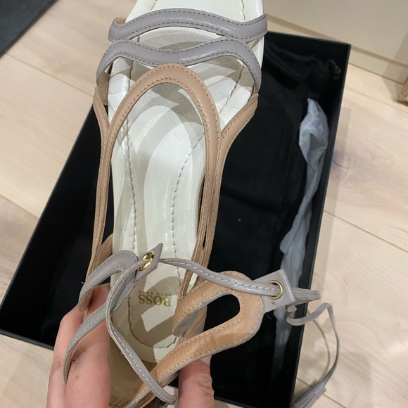 Hugo Boss grey/light peach sandals US 7 - Picture 3 of 14